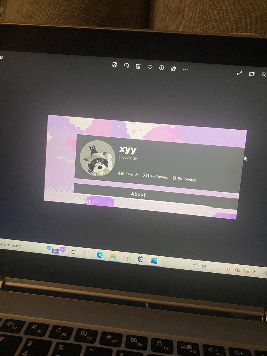 Clopfnob's tweet photo. @asshhxyy is a scammer! she scammed me out of 2.8k robux i was trading for her witching hour halo #royalehigh #royalehightrades #royalehightrade #royalehighcrosstrades #royalehighcrosstrading #royalehighgivaways #royalehighshop #robux #robuxtrades #rhd #rbx https://t.co/WGXcUIEdeI