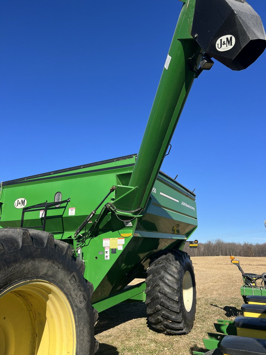 lkgarrabrant's tweet photo. Selling my grain cart! 2008 750 w/ 16” auger, hyd spout and roll tarp! $27,500 obo. Been on the same farm since new. 7404048267. RT’s appreciated! https://t.co/Cwy9GGzdE3