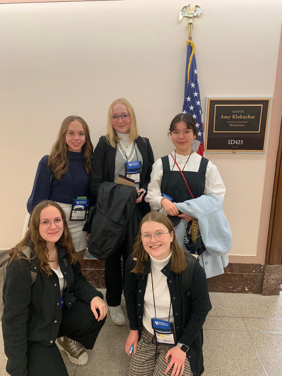 leonie_luber's tweet photo. Great meeting with the staff members of @amyklobuchar today! We talked about the daily work of a staff member and how they got their job. Thank you for this opportunity! 
#civedweek @CivEdWorkshop https://t.co/yewfGn9FCR
