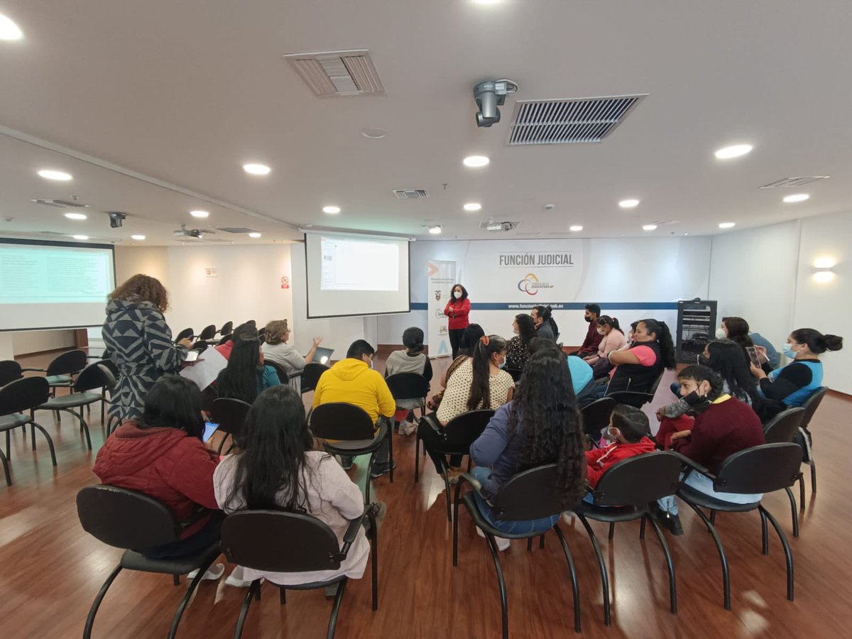 DHumanoEc's tweet photo. #Quito | Organizaciones y fundaciones se dieron cita a fin de realizar aportes a la Ley Organica de Discapacidades, analizar los artículos sobre la Seguridad Social y garantizar los derechos de este grupo prioritario. 
#JuntosEnLaInclusión https://t.co/YL6cmzfM7n