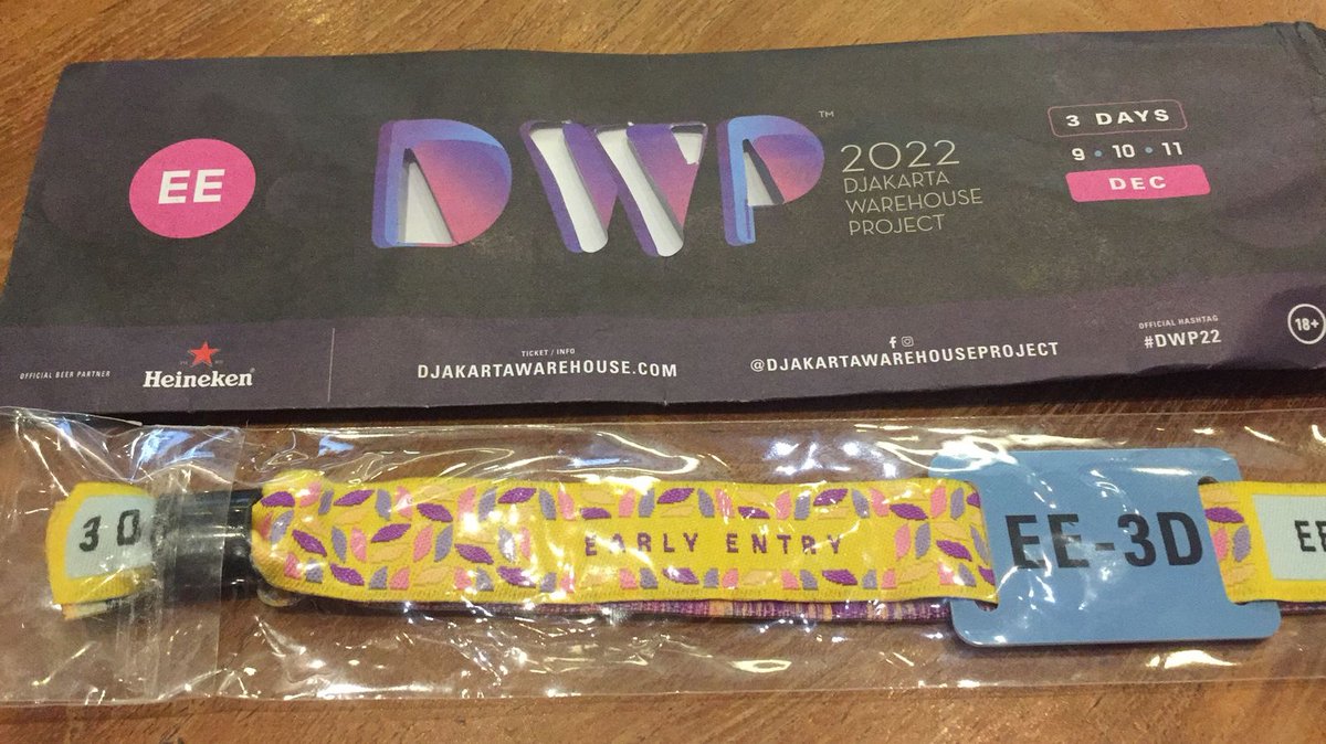 sarirrrrr's tweet photo. WTS (jual) tiket DWP Day 3. Karena cuma bisa dateng Day 1 &amp; Day 2. Dijual 850k. Sudah jadi wristband. COD area jakarta, bekasi, dan sekitarnya. Gojek juga bisa🙏🏻☺️🫶🏻 https://t.co/puDGiAnpss