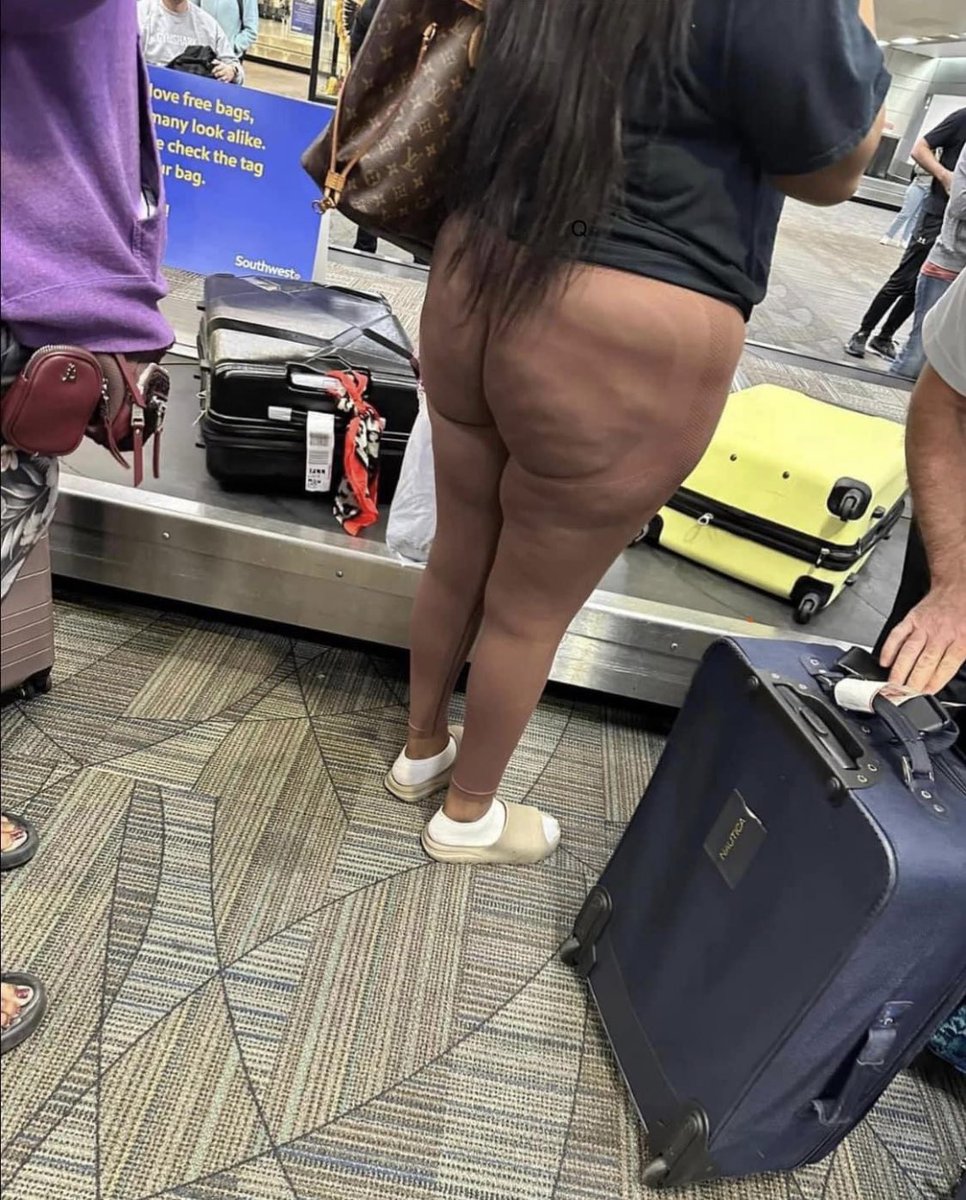 I ALMOST THOUGHT SHE WAS NAKED‼️🥴😭😭
#funny #ChillaChilla #hilarious #TwitterFiles #RETWEEET #retwit #laughter <a href="/theefunnytweets/">The Funny Tweets</a> <a href="/JokesMemesFacts/">Funny Tweets</a> <a href="/jess_hilarious/">Jess Hilarious</a> <a href="/DCYOUNGFLY/">DCYOUNGFLY</a>