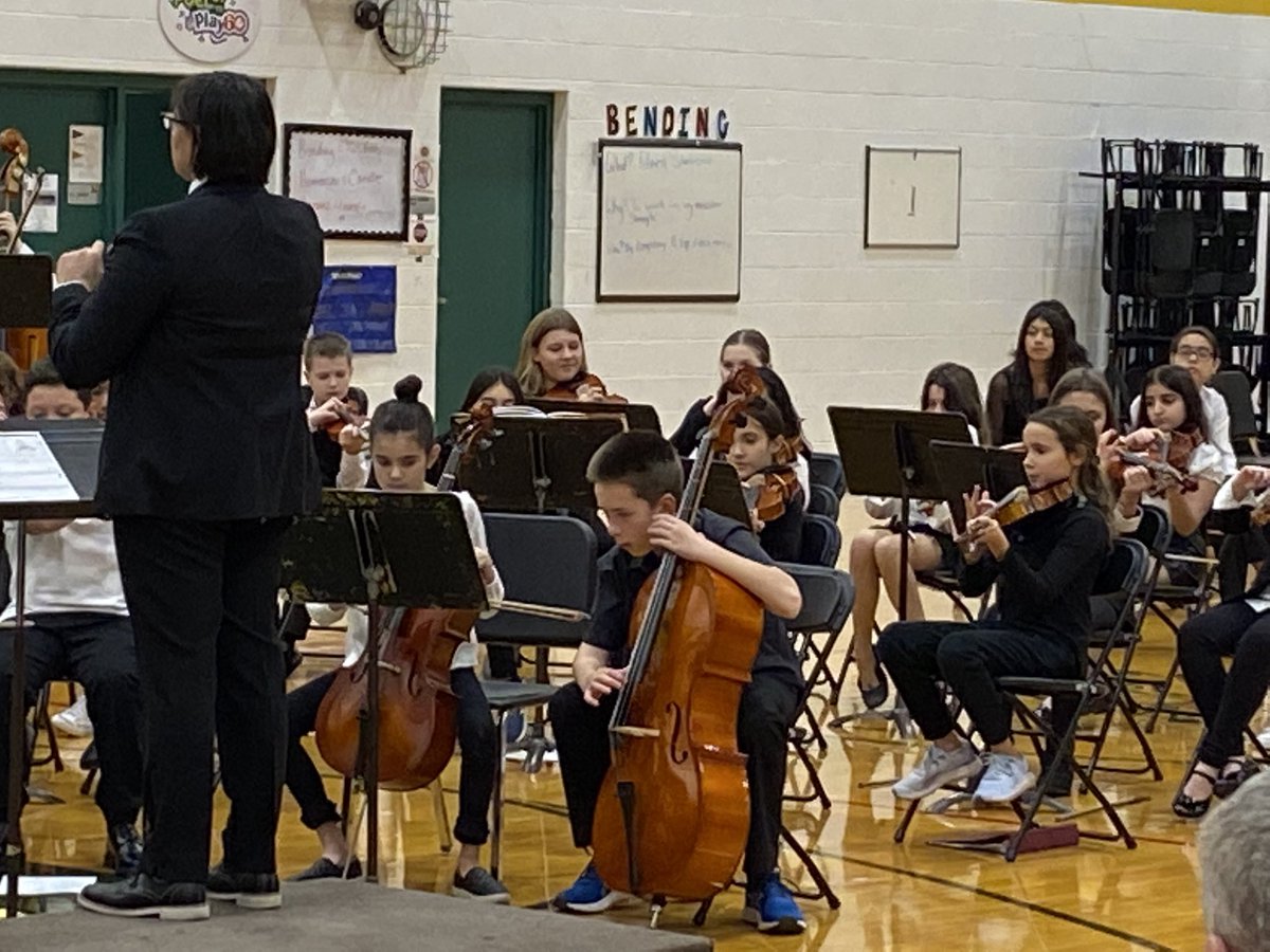 MMarzan5's tweet photo. Love seeing my 5th graders performing! @D59SaltCreek https://t.co/7yi3EnOX9g
