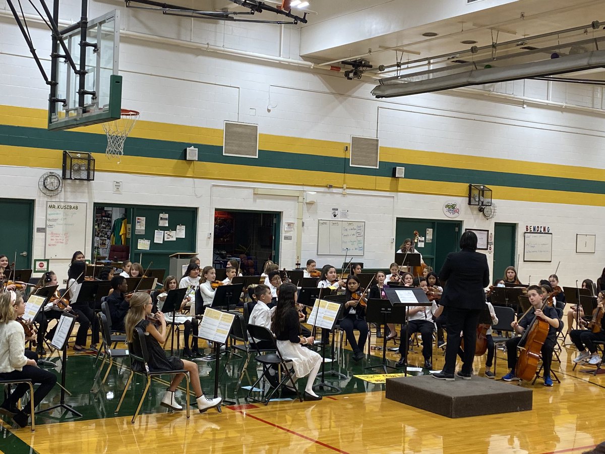MMarzan5's tweet photo. Love seeing my 5th graders performing! @D59SaltCreek https://t.co/7yi3EnOX9g