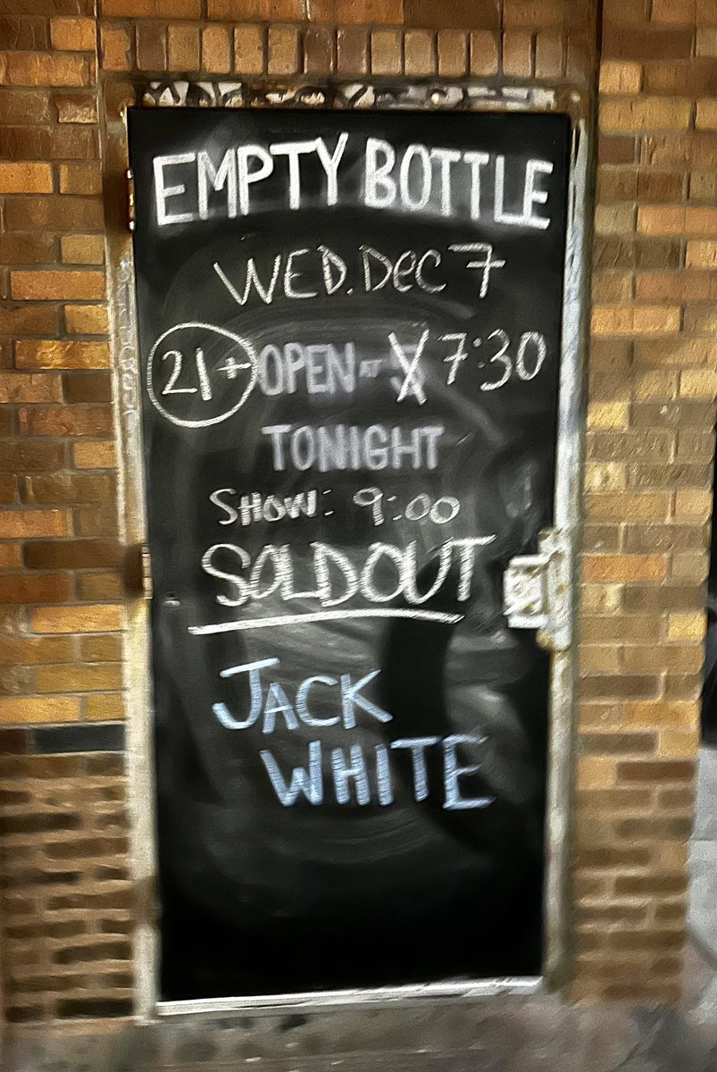 tomrammer's tweet photo. I'm thinking this might be a pretty amazing night. #JackWhite #EmptyBottleChicago https://t.co/NmQZr2TbOz