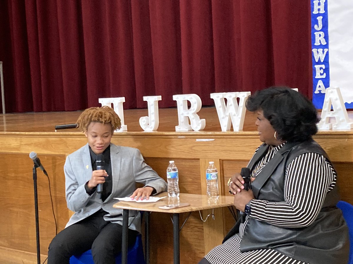 @APSHJRUSSELL for @DrLisaHerring cluster chat. AMAZING interview & questions from @APSWashington student Brooke. Great input from staff & parents too! @apsupdate @BOEAPS