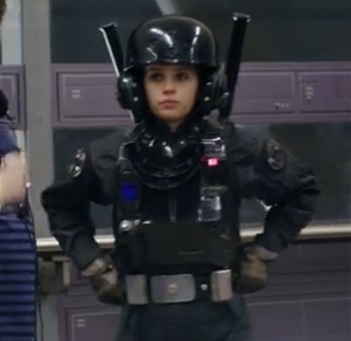 Rachael_Conrad's tweet image. Booksellers heading into the holiday season like