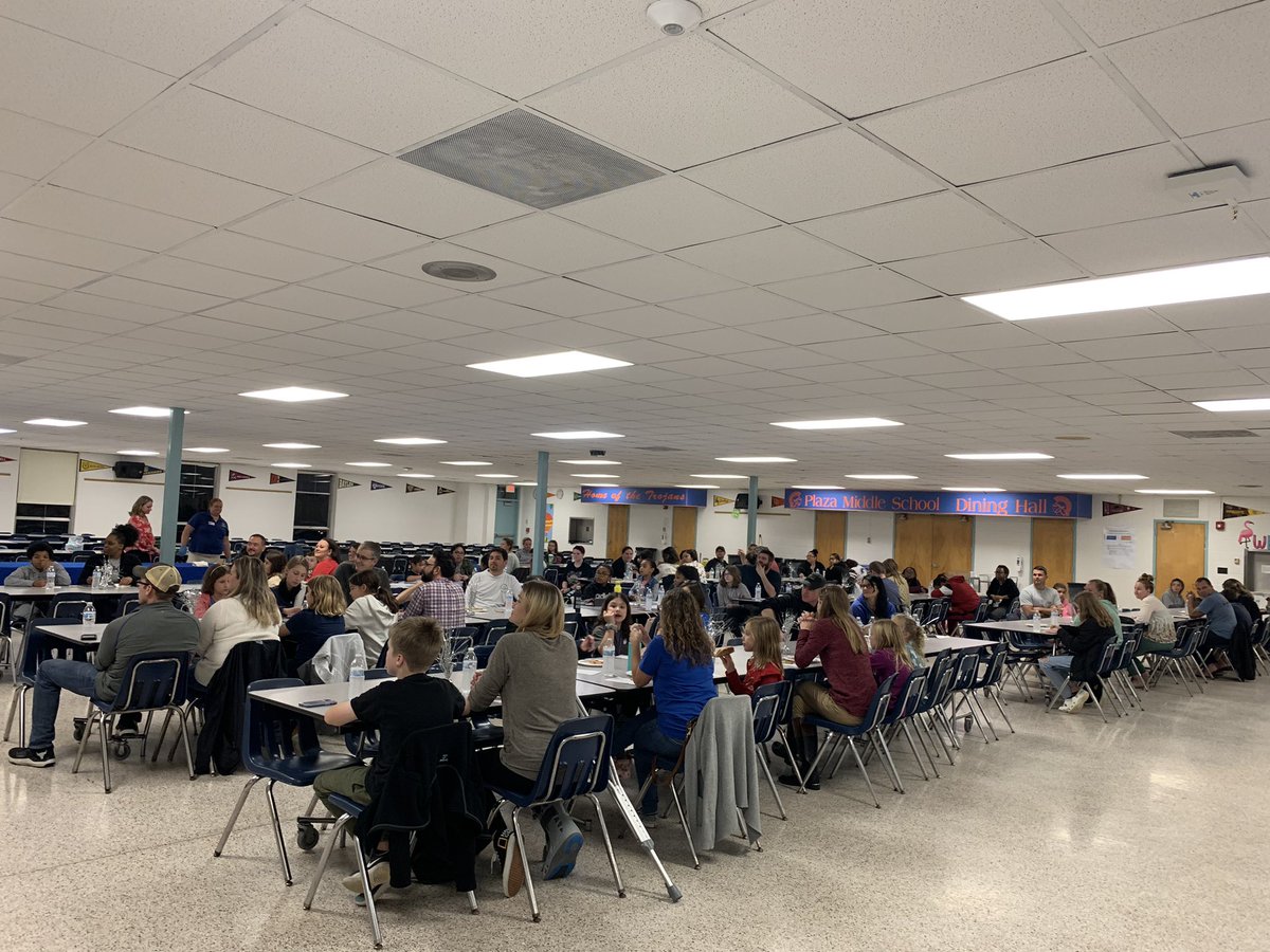 Plaza Middle tweet media