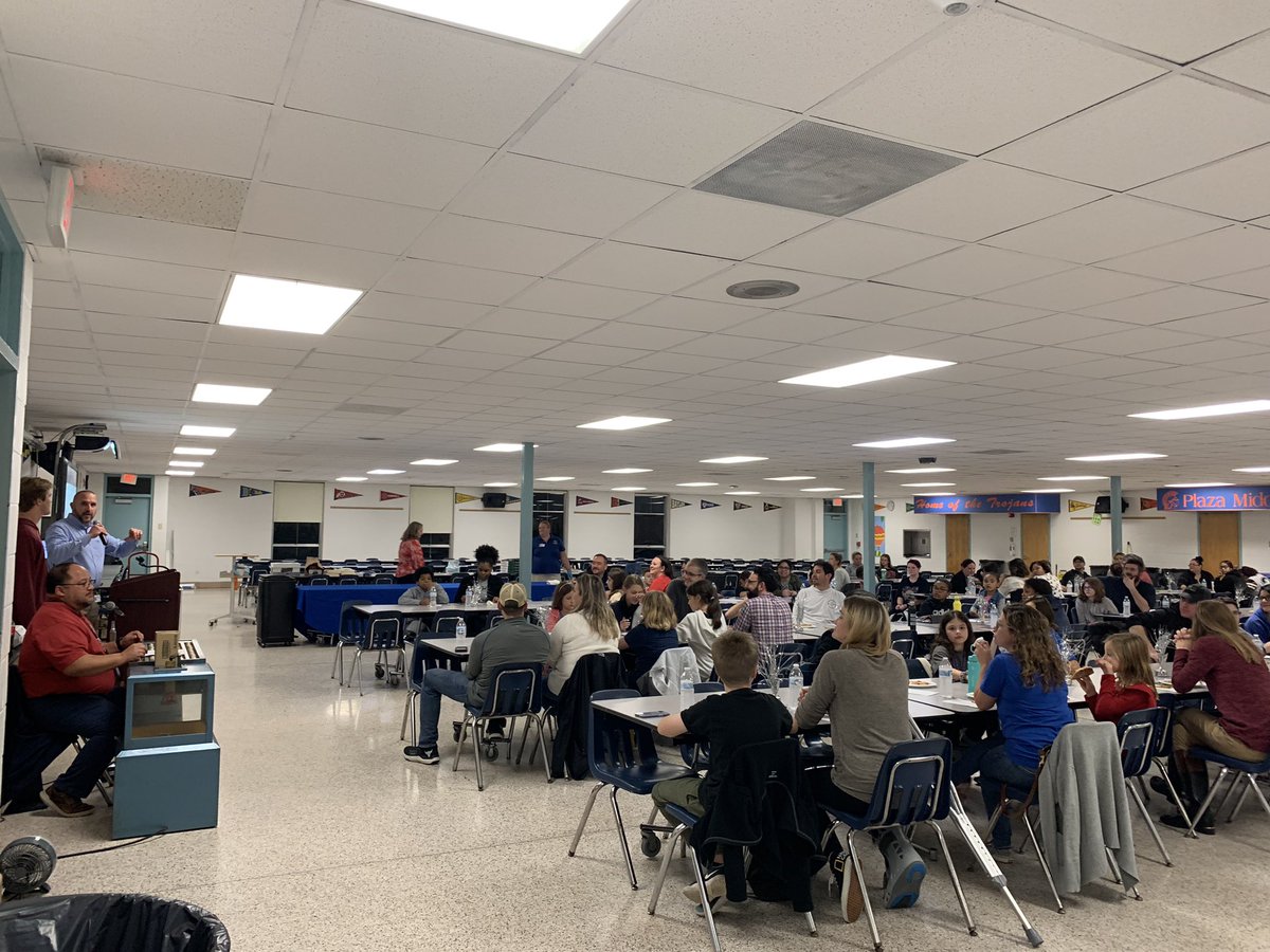 Plaza Middle tweet media