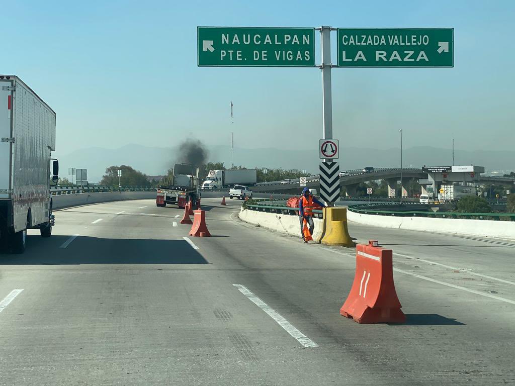 🟡 Se inician trabajos de mantenimiento en el cuerpo B del Macrolibramiento Mexiquense, a la altura del kilómetro 6, carril de baja velocidad. Maneje con precaución ⚠️ #MML