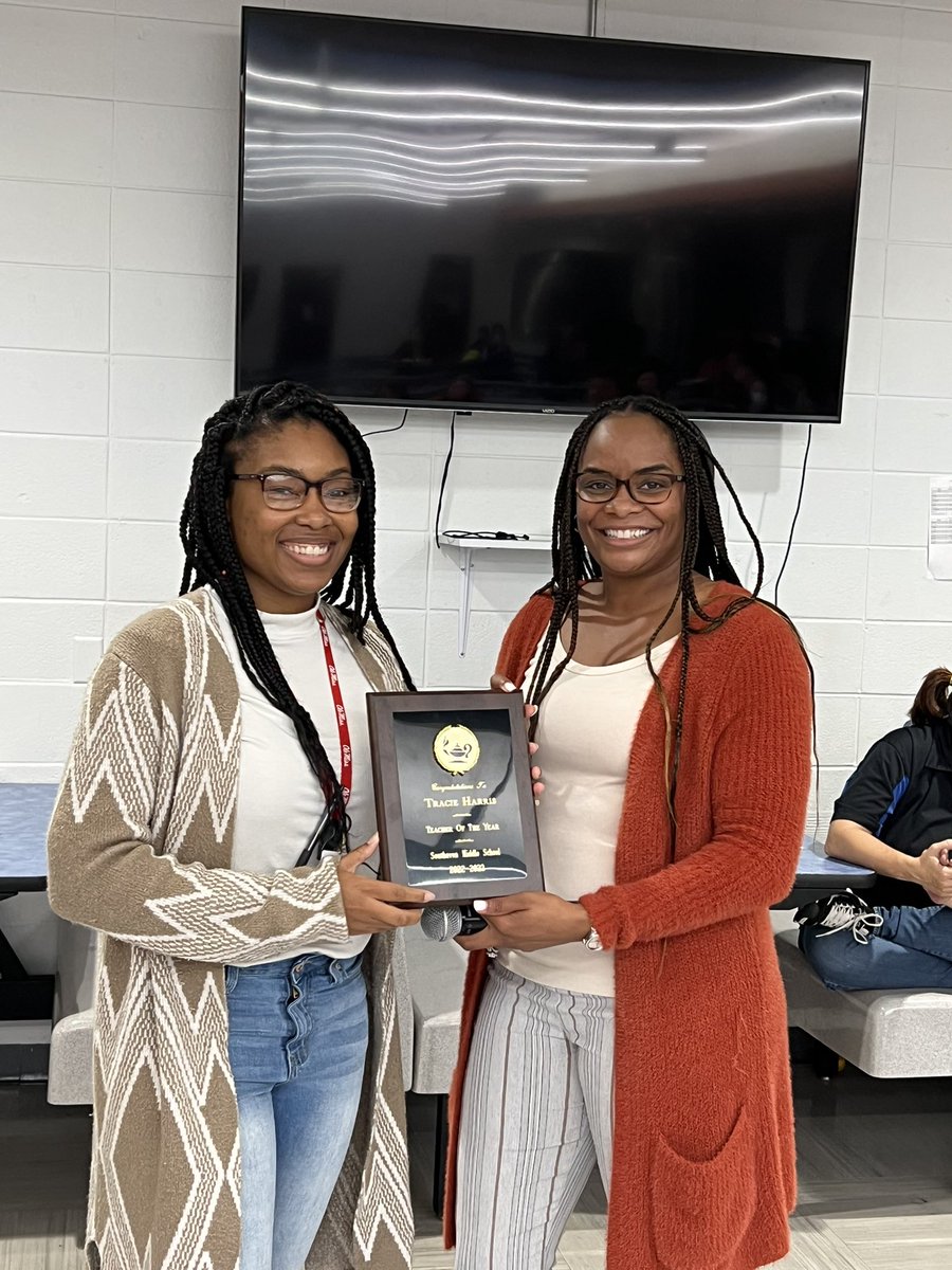 SBradleySMS's tweet photo. Congrats to Ms. Harris, 2022-23 SMS Teacher of the Year!!! #teamDCS #chargingtowardexcellence #SMSChargers https://t.co/vwyRxPAUzY