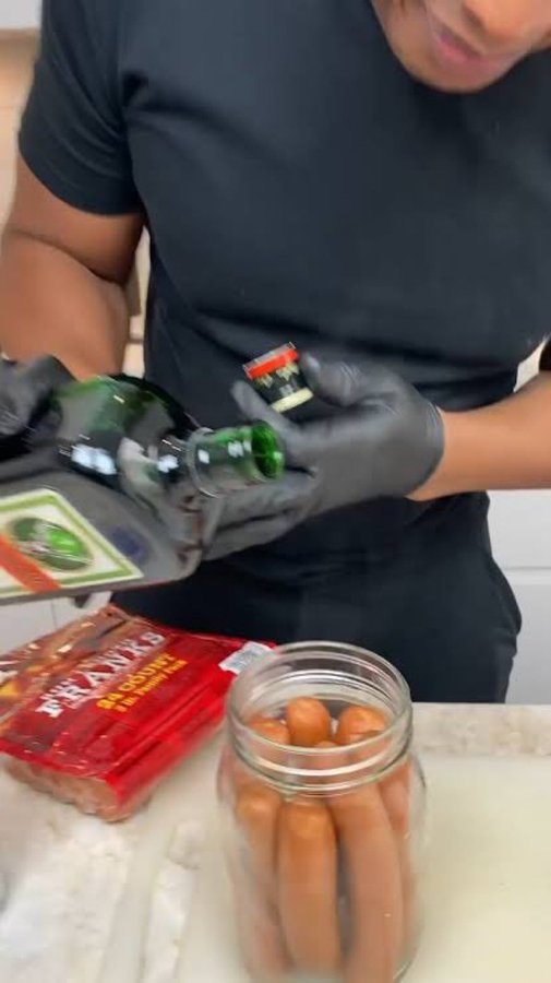 FondofHOUsports's tweet image. You're throwing a party for your friends and see this man cooking up these in your kitchen "for everyone", what's your next move? #TipsyBartender