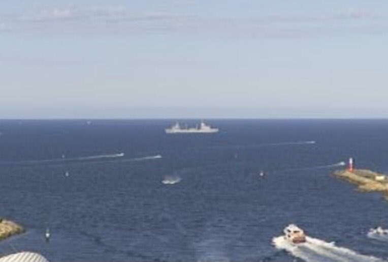 WarshipCam's tweet photo. HMAS Stalwart (A304) Supply-class replenishment oiler coming into Henderson, Western Australia - December 8, 2022 #hmasstalwart #a304
SRC: webcam https://t.co/ermNGsQp44