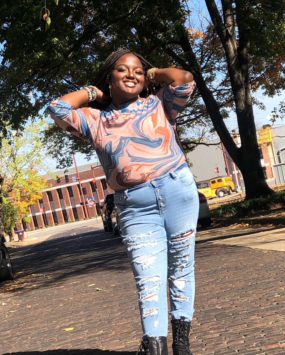 EshLovesYa's tweet photo. If anyone know where my cousin is located at please let me know. She have been missing since 11am. 

Her name is Miracle Quarles

She last seen getting into a black car with two females (one transgender)  named Adrien and Ashunti   #louisiana #missing #helpmefindmycousin https://t.co/ap7guQvOPn