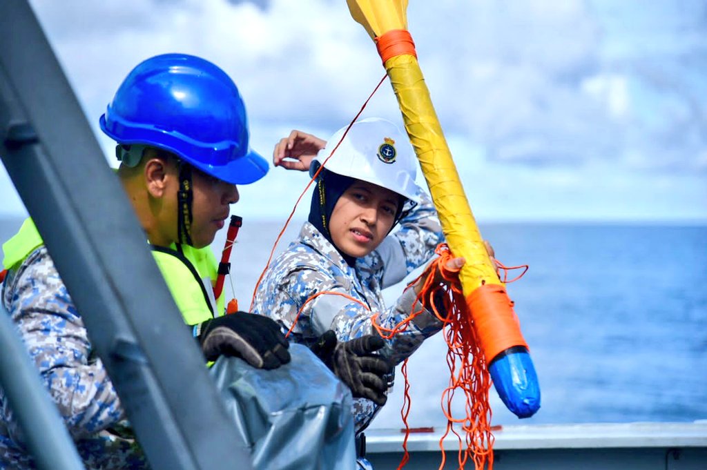 “You don’t have to play masculine to be a strong woman.” 

Peranan wanita dlm eksesais #OSTEXEast juga diiktiraf. Mereka berganding bahu bersama golongan majoriti, menyumbang tenaga dlm menentukan aspek kejuruteraan, logistik &amp; navigasi kapal kekal di tahap terbaik.

#NavyNews