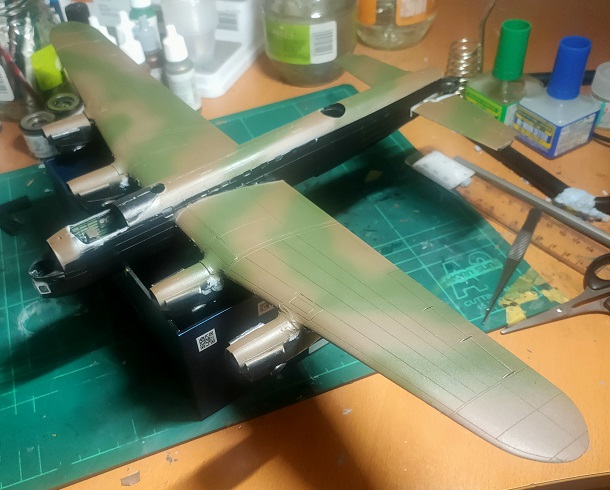 WartsNAllModels's tweet photo. Going live on https://t.co/cqPPEWXFpY in 30 minutes (11.30am ACDT, 7pm CST) #continuing with #touchups on the #airfix #lancaster #paintwork. Pop past and chat! #scalemodels #ww2 #aircraft #art #miniatures #plasticmodels #RAAF #467Squadron #sforsugar #avrolancaster #avro #172scale https://t.co/xEKHCPYnpb