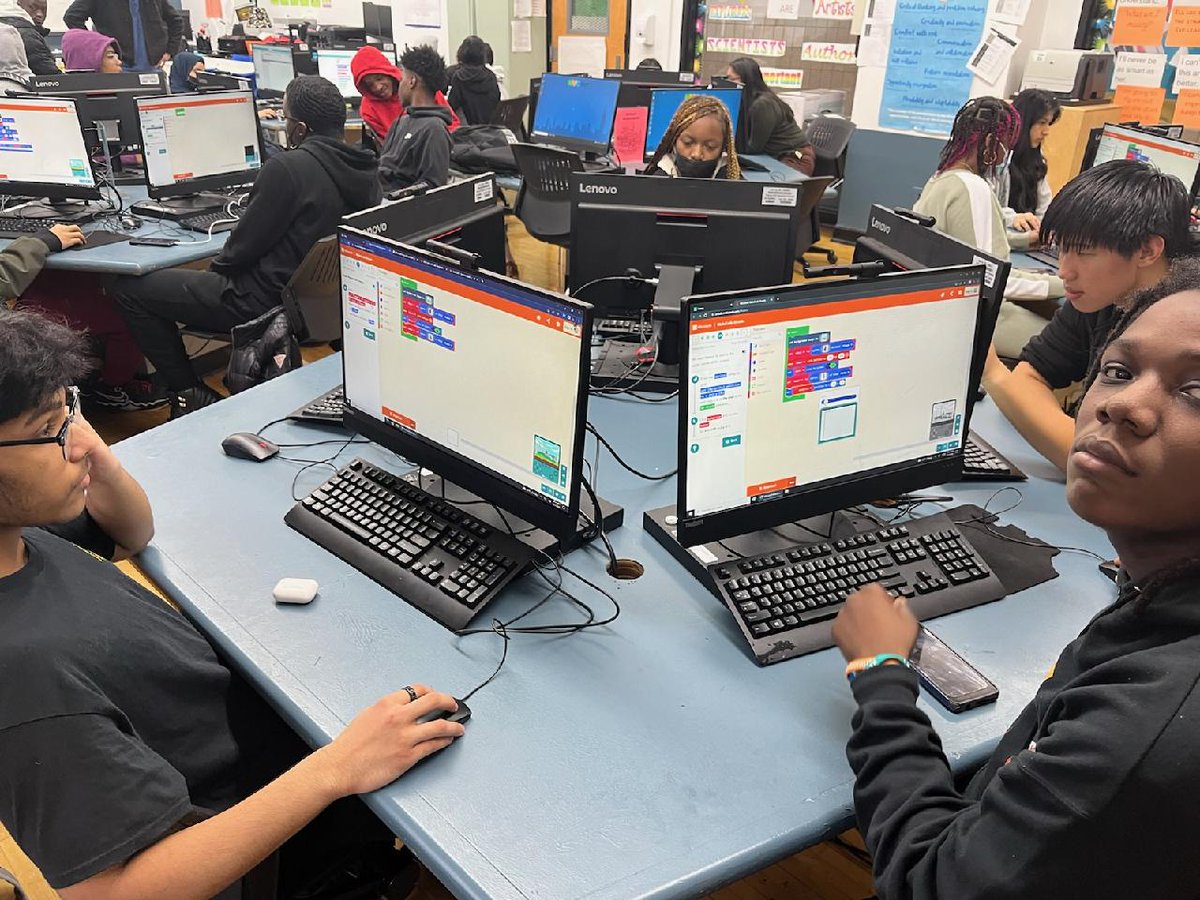 BrooklynGlobal1's tweet image. Shout out to the @Accenture volunteers who supported #HourofCode this morning!! #computerscienceweek @BKAGFPrincipal @D16LEADS @VikasMittalACN @NAFCareerAcads @DrDonApplyrs @NequanMclean