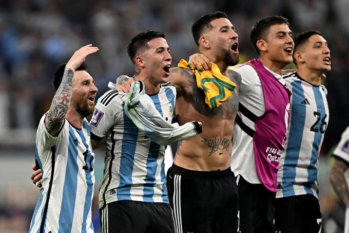 PAISES BAJOS 2 (3) ARGENTINA 2 (4) - Mundial 2022 - Cuartos de Final - Resumen - Video Fjan-M5WAAAlXvR?format=jpg&name=small