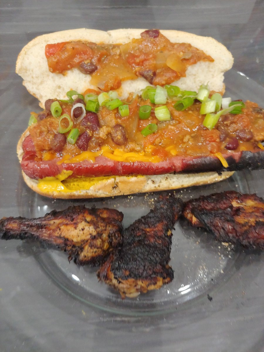 EntOntario's tweet photo. A @CornerGas dinner, #chilicheesedogs and #spicywings plus #chickensoup cuz you know, #TheRuby has a kosher clientele. @BrentButt @nancyRtweets https://t.co/flsVtX0ptq
