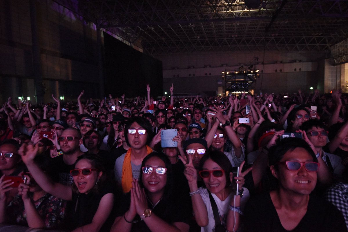 liminal_space__'s tweet photo. Put on your glasses and enjoy the show 😎

#immersiveexperience #flyinglotus #immersive #concert #3d https://t.co/uRGeuF7F16
