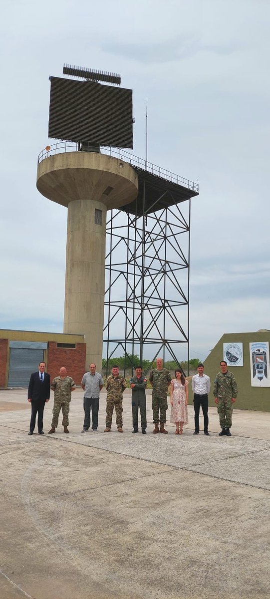 AConicet's tweet photo. El Sr. Director y Operadores del AGGO pertenecientes a la Armada Argentina, de visita en el Centro de Vigilancia Aeroespacial del Estado Mayor Conjunto de la República Argentina. https://t.co/d9mzFDhbmd
