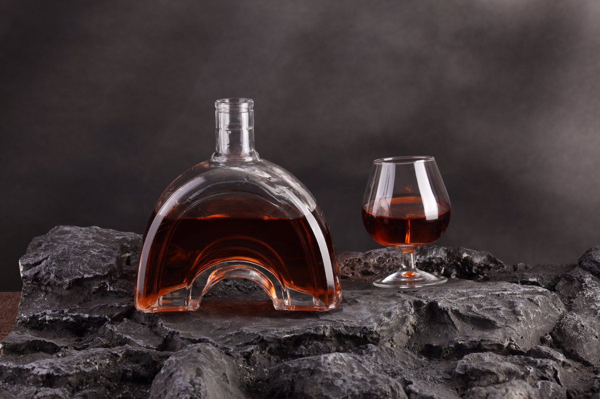Hope you like the shape as much as the wine!#wine #winelovers #winery #bottle #bombunuhdiri