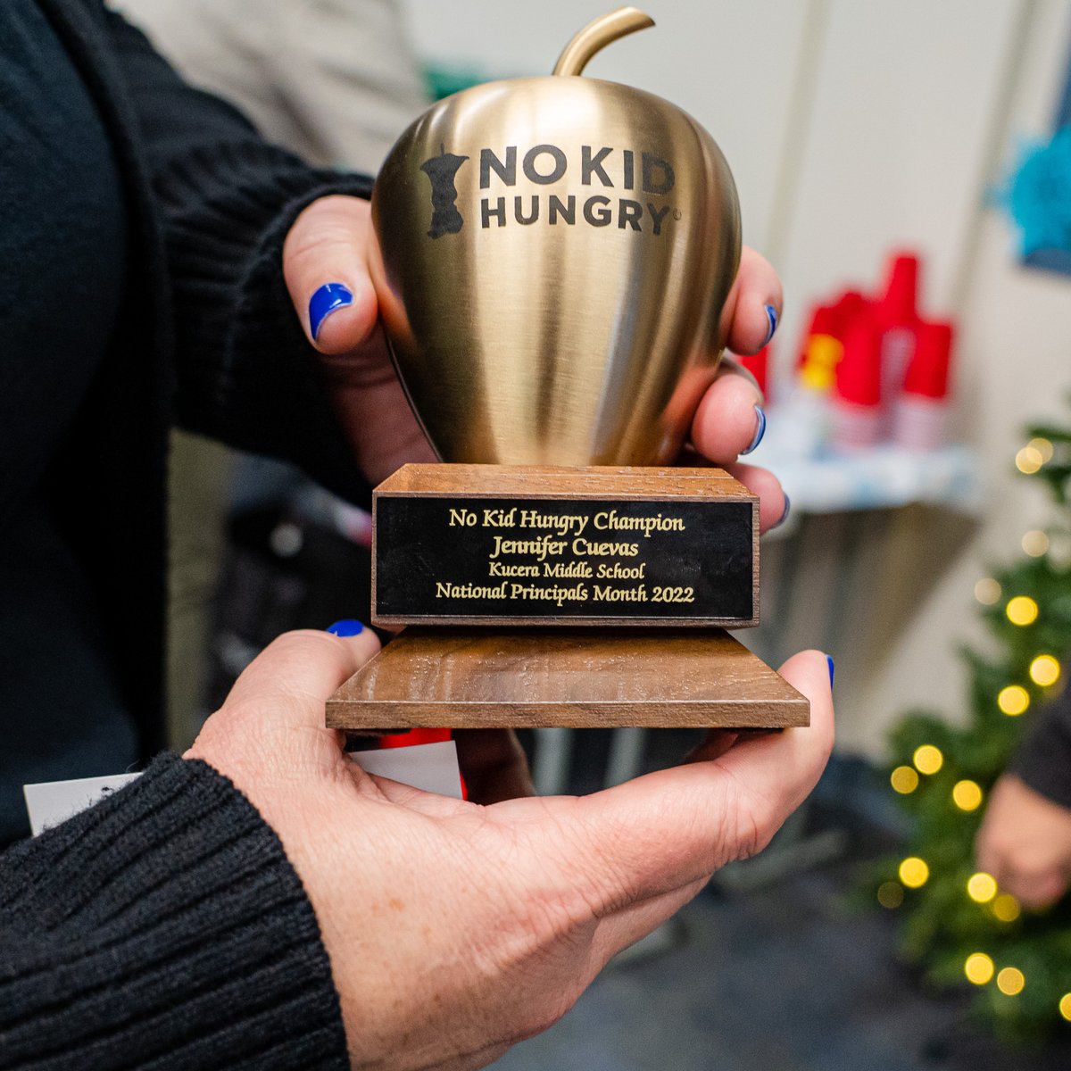 Leading way, championing our students — <a href="/nokidhungry/">No Kid Hungry</a> honored <a href="/KuceraCoyotes/">Kucera Middle School</a> Principal Mrs. Cuevas with a "No Kid Hungry Champion" award today — one of just 2 honorees in CA. In her first year as principal, Cuevas implemented #BreakfastIntheClassroom to start the school year! 🐺🏆