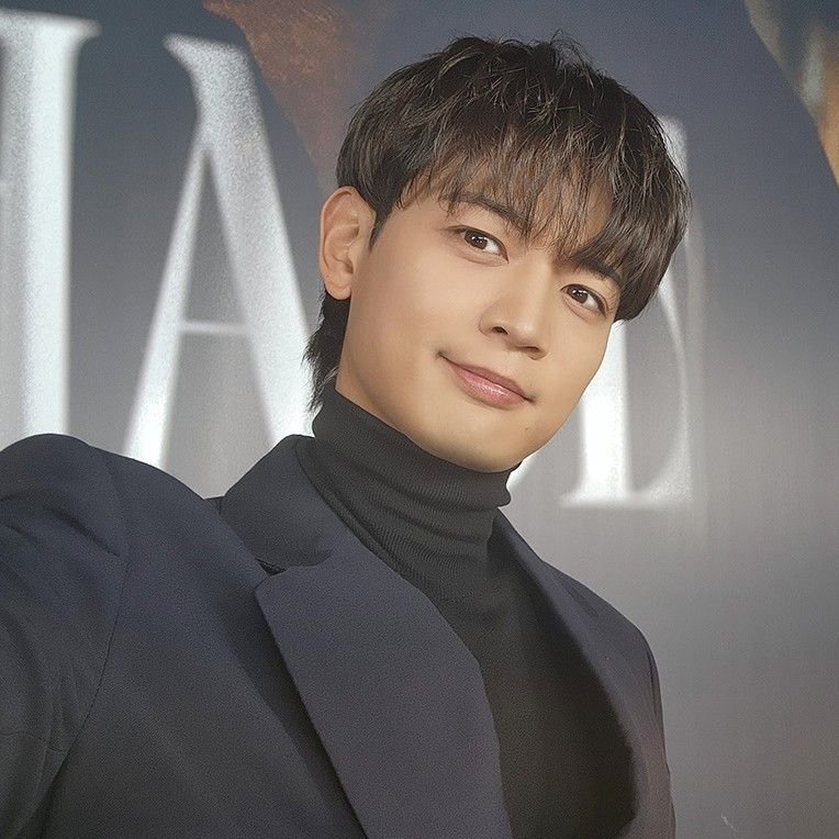 ShawolAngelica's tweet photo. @kpopradiopy Voto por "Chase" de #MINHO @SHINee #KpopRadioPy https://t.co/U6xB8CDupw