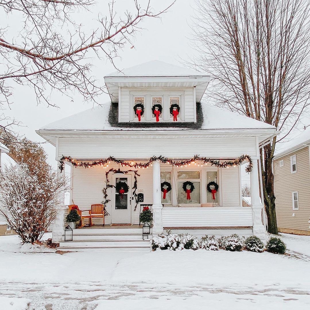 barndominium_us's tweet photo. Cute Christmas Farmhouse Porch! https://t.co/oacq1xq6hO