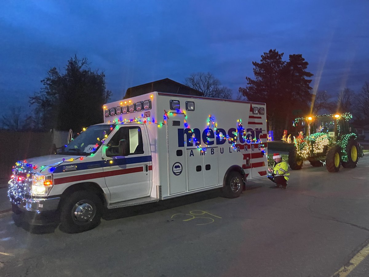 MedstarMich's tweet photo. Our team members loved getting into the holiday spirit this weekend at the 38th Annual Swartz Creek Firefighters parade and the Christmas Parade in Lapeer during Winterfest. We are grateful to our personnel and to everyone in the community who make these events possible. https://t.co/wsmDEra3sV