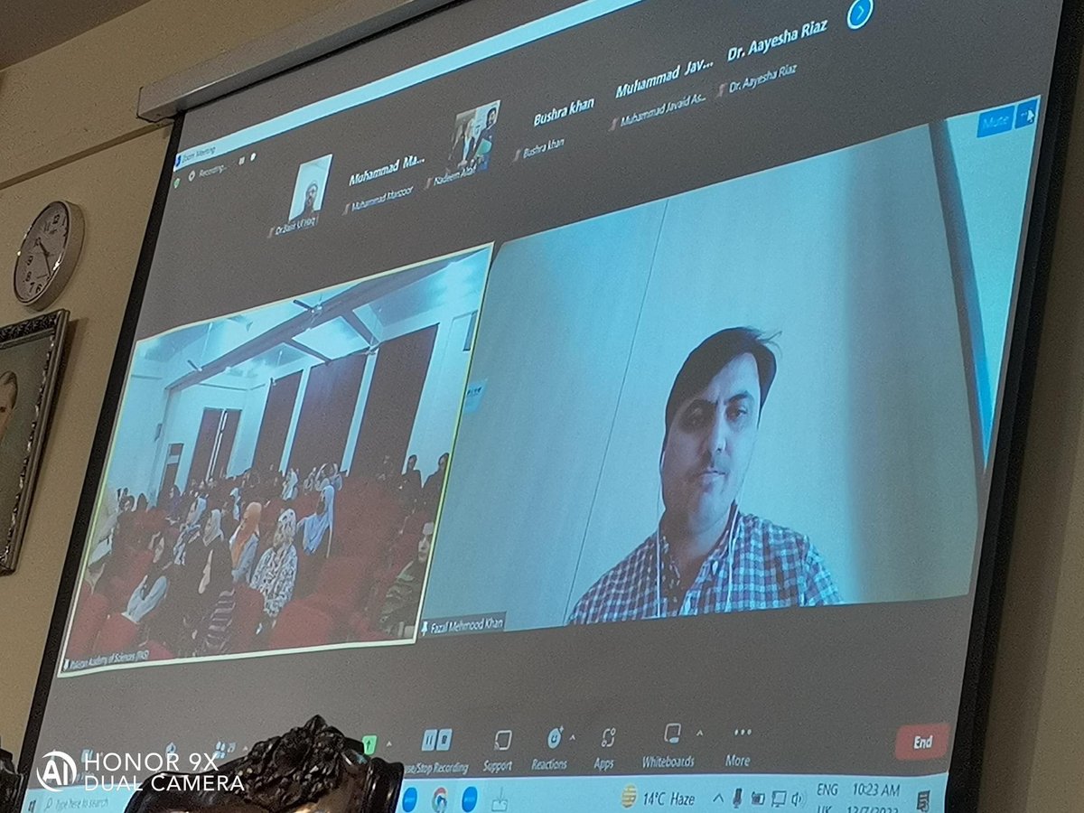 Phagebiologist's tweet photo. The Pakistan Academy of Sciences and the Alliance of International Science Organizations hosted an international epidemic and pandemic preparedness conference.
I presented a presentation on bacteriophage-derived proteins.
#Antimicrobial_resistance
#eskape_pathogens
#endolysin https://t.co/1T0oahc9IX