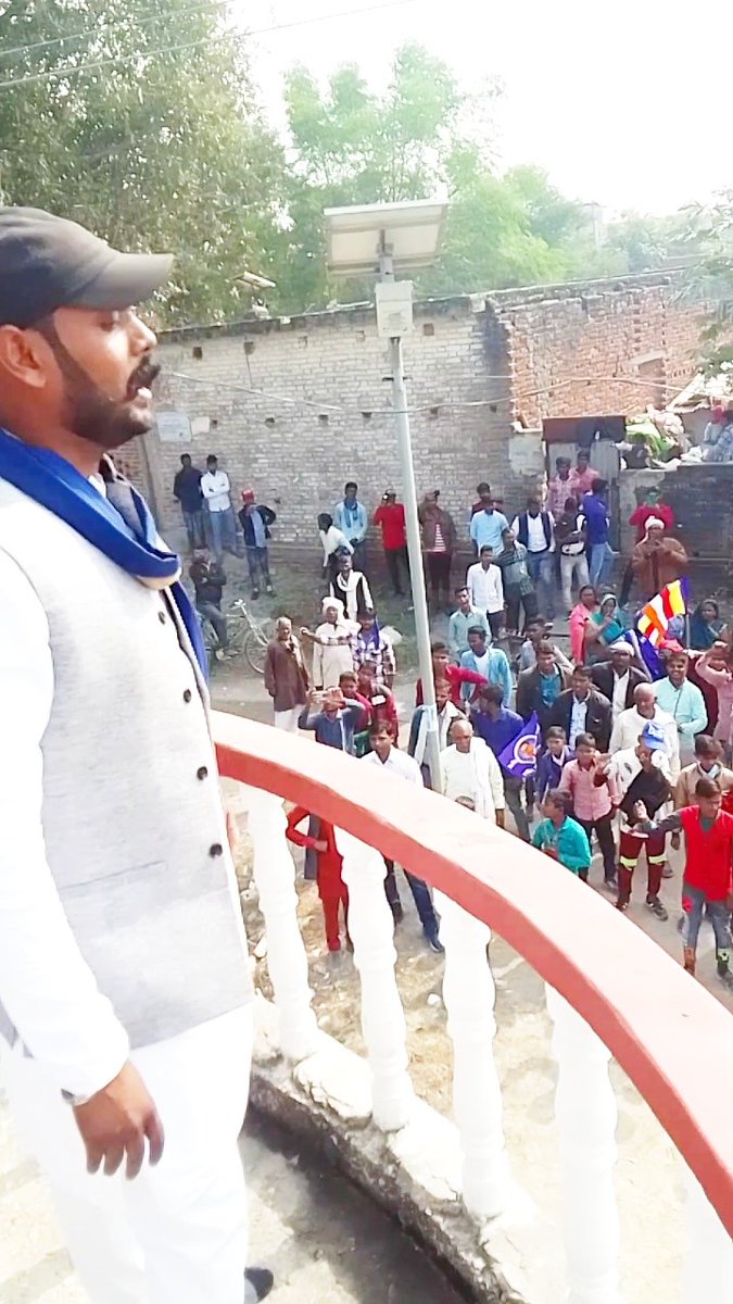 AwaazNb's tweet photo. 6 दिसंबर बाबा साहेब डॉक्टर भीमराव अंबेडकर जी का परिनिर्वाण दिवस मनाया गया एवं लगभग 20 किलोमीटर की पैदल यात्रा की गई इस पैदल यात्रा में शामिल रहे भीम आर्मी आजमगढ़ के जिला अध्यक्ष विपिन राव जी और तमाम भीम आर्मी  के कार्यकर्ता पदाधिकारी गण उपस्थित रहे धन्यवाद https://t.co/lPjtcDIxgj