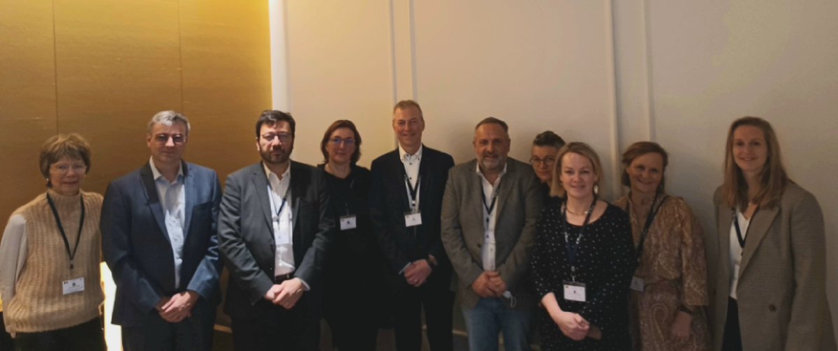 #BEmissionJPN Rencontre entre nos représentants académiques et l'entreprise <a href="/Eurogentec/">Eurogentec</a> et confrontation des besoins et offres de formation, notamment en #alternance 
@ARESfwb_be <a href="/HEPL_be/">HEPL - Haute Ecole de la Province de Liège</a> <a href="/UniversiteLiege/">Université de Liège</a> @HenalluxOffici1 @HE_Vinci <a href="/WBCampus/">Study in Belgium</a> <a href="/HELHa/">Hamza Elha</a>