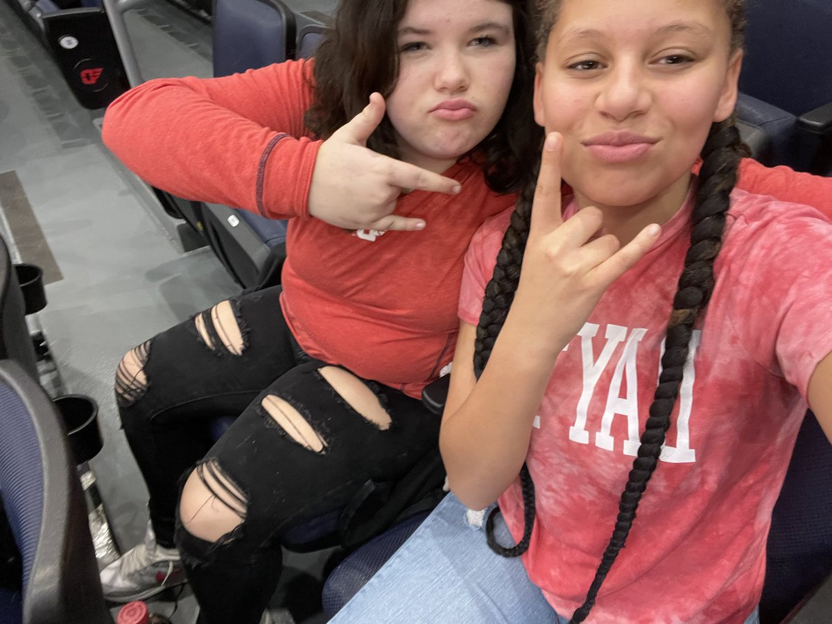KelLay89's tweet photo. Let’s go UD! #dayton6th https://t.co/AWXx8l4GYS