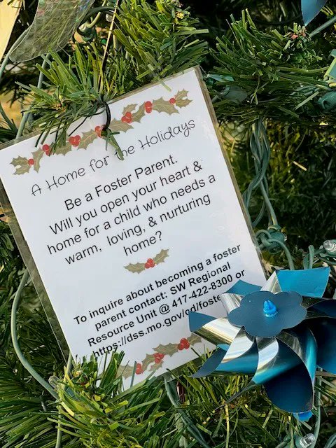DSS_Missouri's tweet photo. Children’s Division team members decorated a Christmas tree for the 3rd Annual Holiday Tree Trail held at Mercy Park in Joplin. It advertised the need for foster parents in MO and featured pictures of the children searching for a forever home. #FosterMOKids https://t.co/GX5XRQYmsB