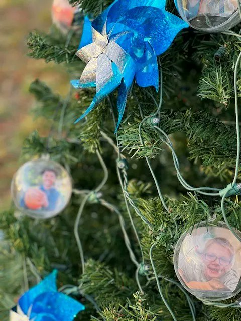 DSS_Missouri's tweet photo. Children’s Division team members decorated a Christmas tree for the 3rd Annual Holiday Tree Trail held at Mercy Park in Joplin. It advertised the need for foster parents in MO and featured pictures of the children searching for a forever home. #FosterMOKids https://t.co/GX5XRQYmsB