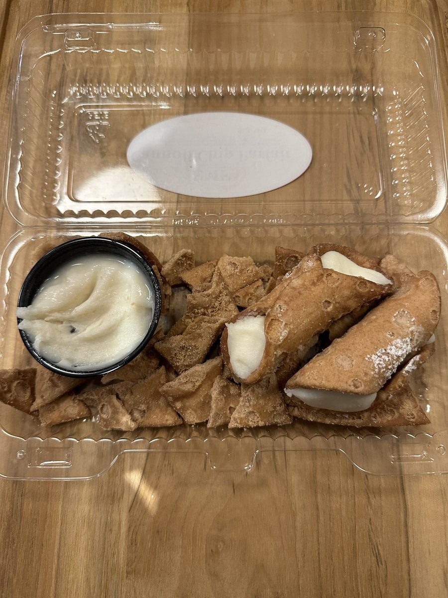creatingdotco's tweet photo. Cannoli chips are adult DunkAroos https://t.co/nTlO4IIh7D