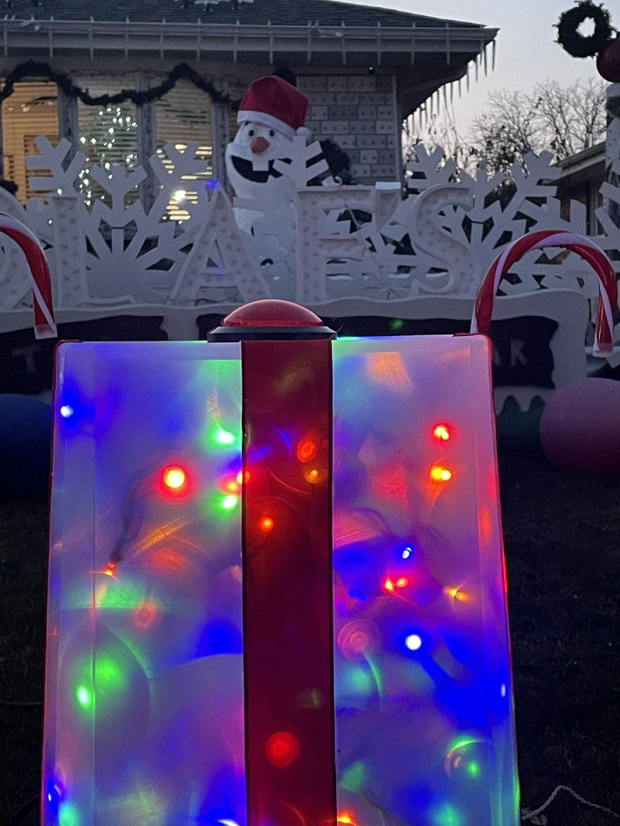 Just to clarify, we added a short sequence this year to “turn on” the lights for the first show. That’s where Olaf is looking for a “little helper” to press the button to turn on the lights. Just creating a little magic for kids. So if you have a little helper, let Olaf know.