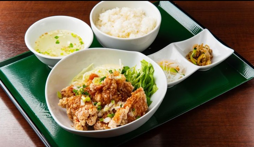 nodashumai's tweet photo. 【野田焼売店辣痺　新所沢店】
《★定番メニュー》
ジューシーな鶏肉が食欲を掻き立てる��間違い無し‼

「🐔🐔鶏の唐揚げ油淋鶏定食🐔🐔」

ガツンと食べたい方向け‼

https://t.co/MWxCsYpCw0

#野田焼売店 #所沢 #ランチ #飯テロ https://t.co/jhj9SiB19R https://t.co/WA2P5qOBiV