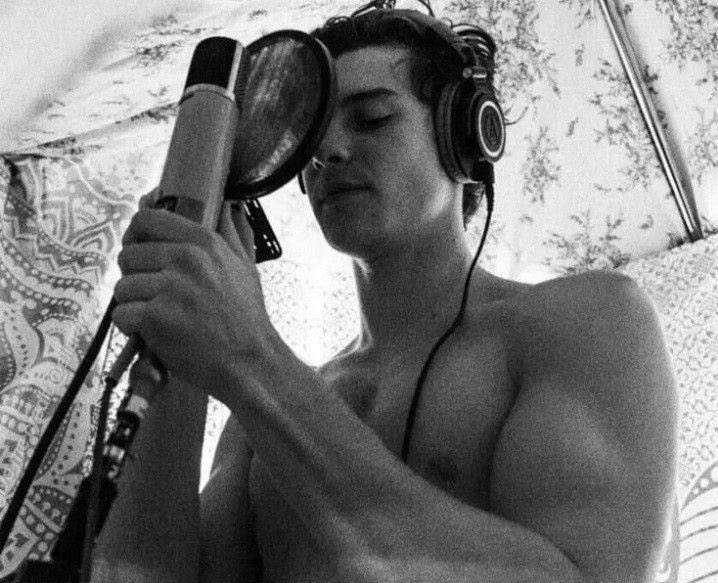 As cinco fases do luto de um término por Shawn Mendes — a thread