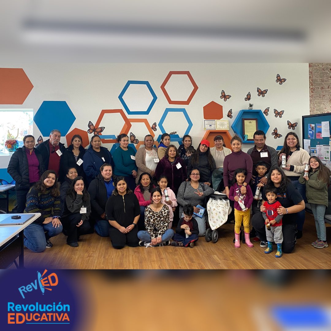 RevEDKC's tweet photo. This past Saturday, December 3rd, we hosted our third EducaTec class. Participants learned how to scan and send documents digitally. 📑📲
We had a great turnout and want to thank everyone that joined us!#educatec #clase #cultura #digital #documentos https://t.co/jZzN4kVALd