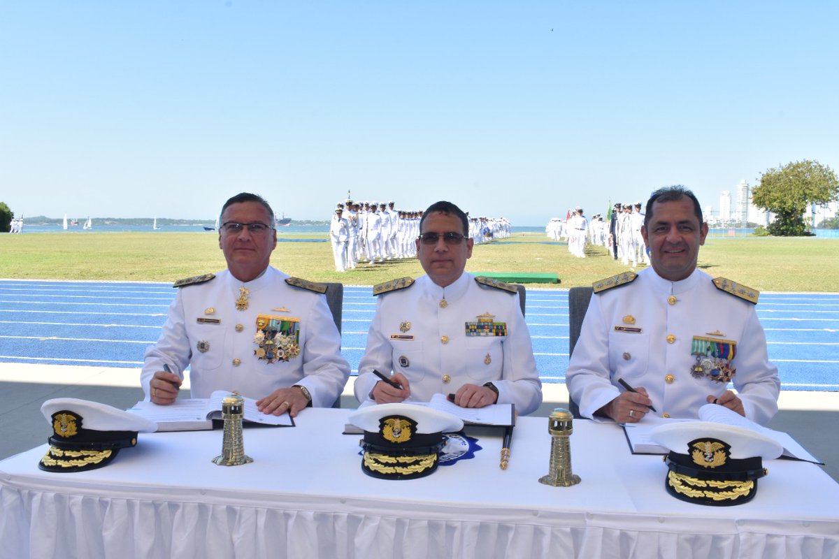 Armada de Colombia (@armadacolombia) on Twitter photo Nuestra <a href="/ENAPCARTAGENA/">ESCUELA NAVAL DE CADETES ALMIRANTE PADILLA</a> tiene nuevo Director.
El señor Contralmirante Javier Alfonso Jaimes Pinilla, luego de dos años al frente de nuestra Alma Máter, le entrega el cargo Al señor Contralmirante Camilo Mauricio Gutiérrez Olano.
👉bit.ly/-denap Nuestra <a href="/ENAPCARTAGENA/">ESCUELA NAVAL DE CADETES ALMIRANTE PADILLA</a> tiene nuevo Director.
El señor Contralmirante Javier Alfonso Jaimes Pinilla, luego de dos años al frente de nuestra Alma Máter, le entrega el cargo Al señor Contralmirante Camilo Mauricio Gutiérrez Olano.
👉bit.ly/-denap