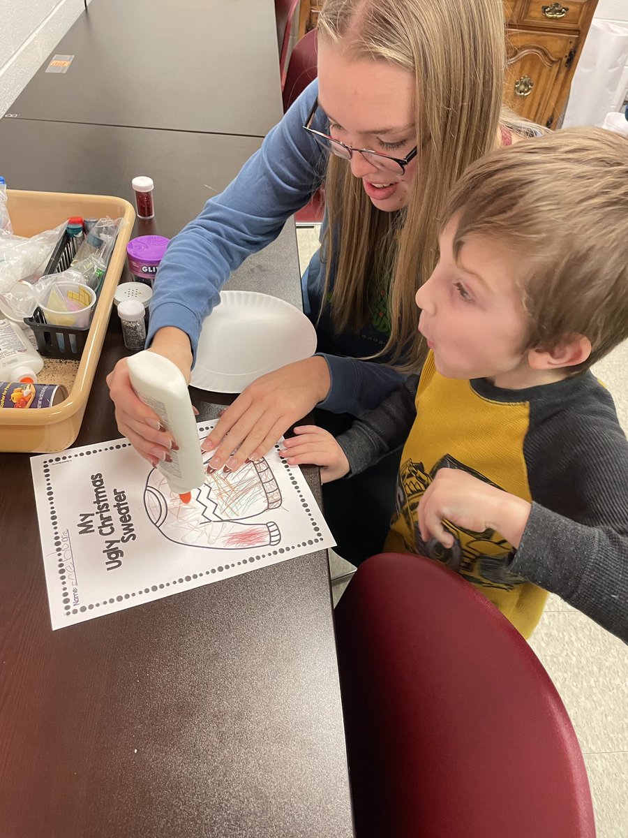 Dturner02's tweet photo. Family literacy night! @wcpsmd @HubsNHHS #littlehubs @LMEKwcps https://t.co/obDppYDYsc
