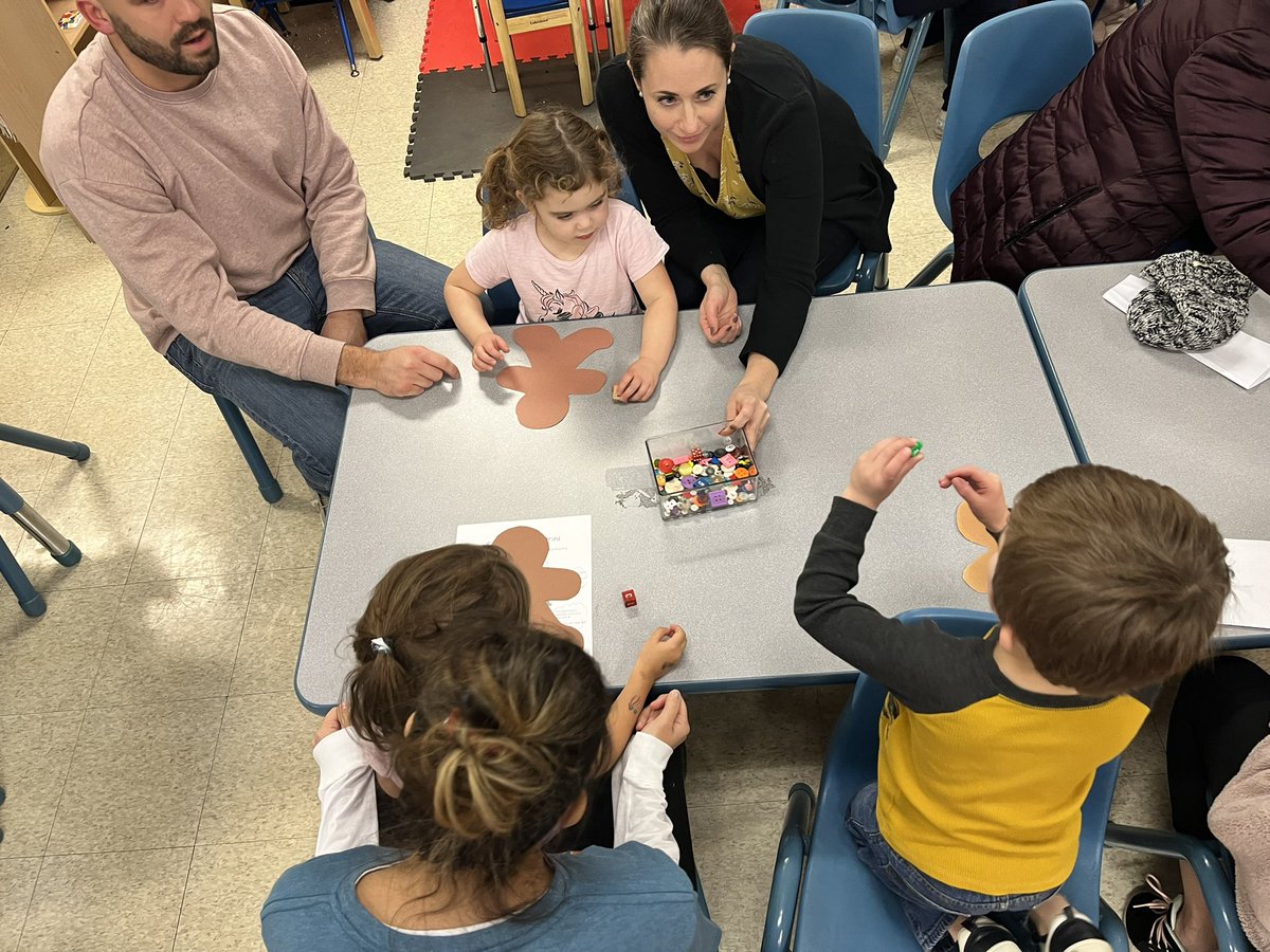 Dturner02's tweet photo. Family literacy night! @wcpsmd @HubsNHHS #littlehubs @LMEKwcps https://t.co/obDppYDYsc