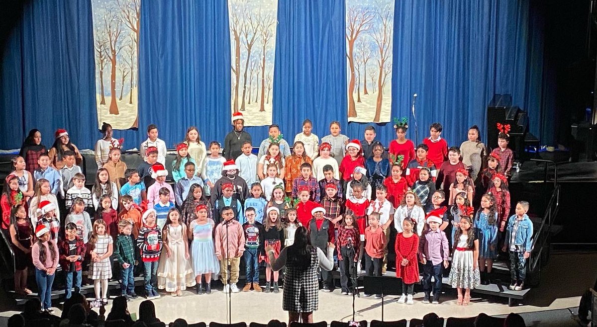 MissSackMusic's tweet photo. Concerts 3&amp;4 featuring the amazing talents of the @GCSD_Connolly 3rd and 4th grade choruses! They make my job so worth it! #gccsd https://t.co/28b7BiEVZE