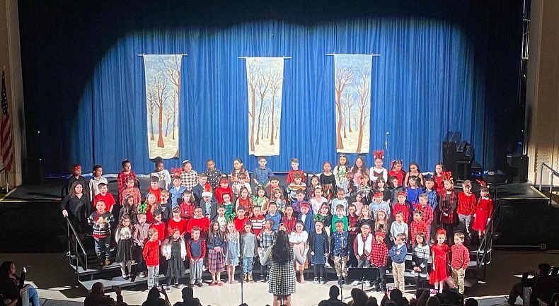 MissSackMusic's tweet photo. Concerts 3&amp;4 featuring the amazing talents of the @GCSD_Connolly 3rd and 4th grade choruses! They make my job so worth it! #gccsd https://t.co/28b7BiEVZE