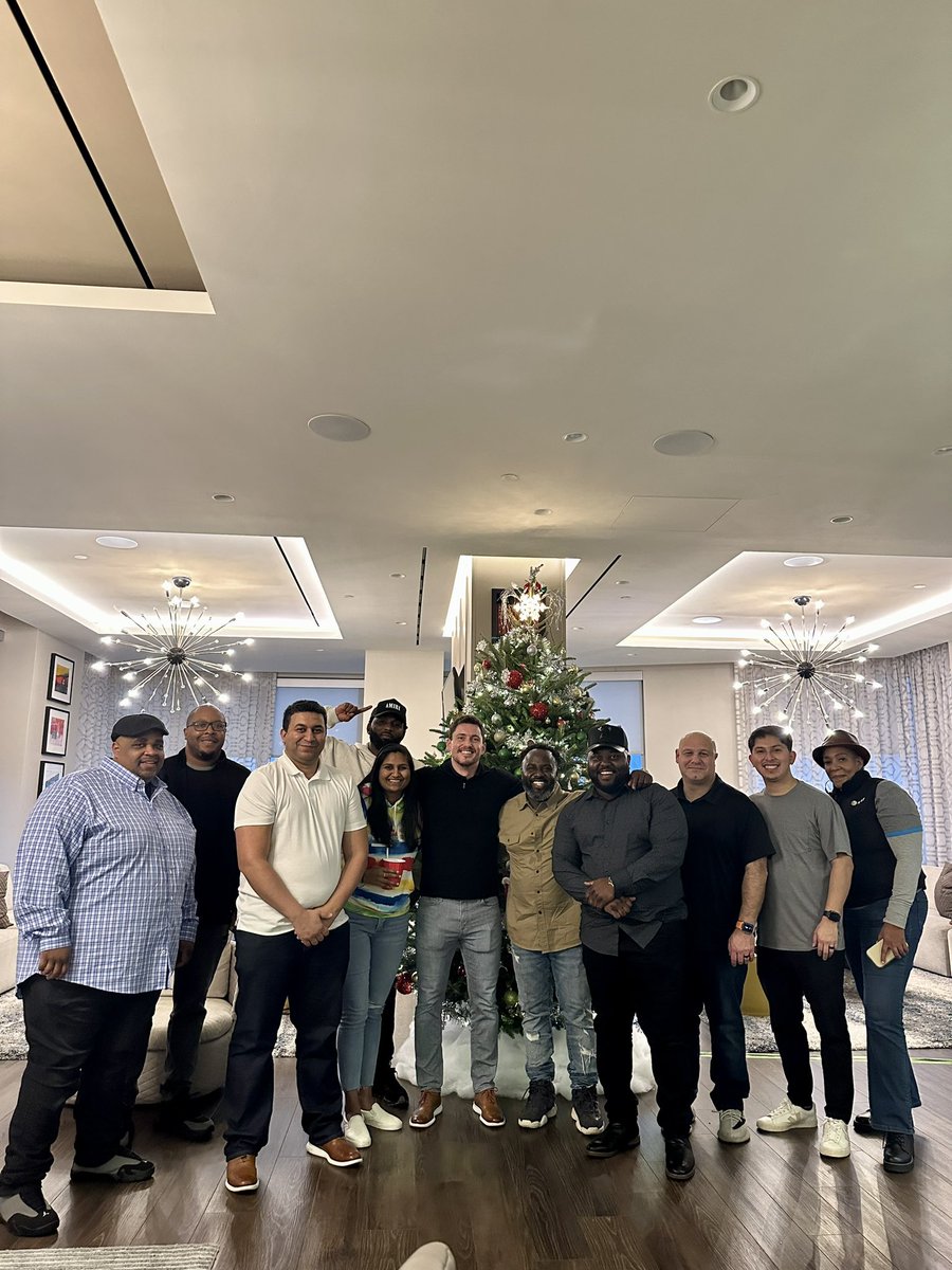 Super thankful for being apart of this team as we look forward to 2023!!! #southeastelitefiberteam #atlblitz <a href="/ATTSmallBiz/">AT&T Small Business</a> #happyholidays #closeoutstrong