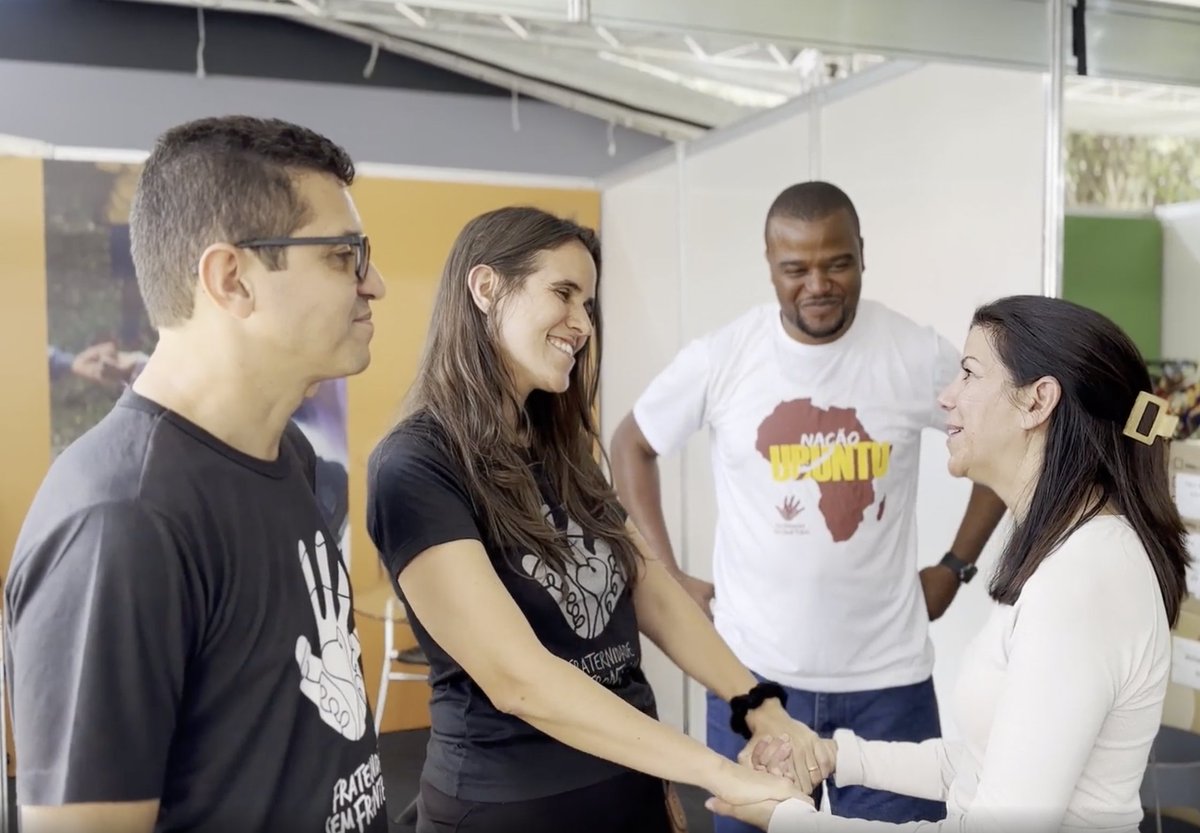 SplicerFilms's tweet image. After two years of remote collaboration, we had the pleasure of meeting #FindingUbuntu’s protagonist, Maick Mutej, in person at the Fraternity without Borders conference in Brazil. It was a special weekend! 

#FindingUbuntu #SplicerFilms #documentary #Brazil