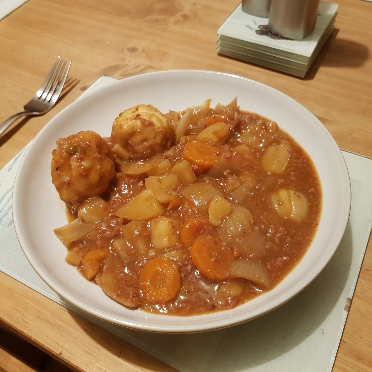 BlokeFromCas's tweet photo. Corned beef hash AND dumplings for tea: we know how to live it up!
#propersnap #winterwarmer #soulfood https://t.co/jLgbNzbPYK