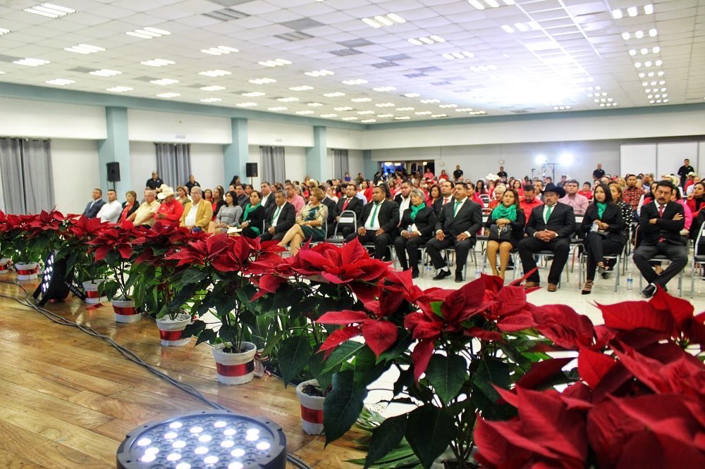 Sisbeles01's tweet photo. En representación del Gobernador @mrikelme , recibimos el Primer Informe de Resultados de la Alcaldesa @magdaotz
Gracias a su trabajo, dedicación y coordinación con el @gobiernodecoahuila garantiza p/todas las familias lamadritenses crecimiento y bienestar en un ambiente seguro. https://t.co/R5EAmm1Agn